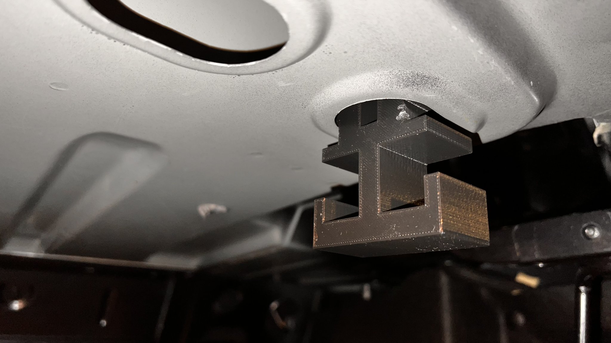 Móc treo túi trong cốp xe Dacia Logan II