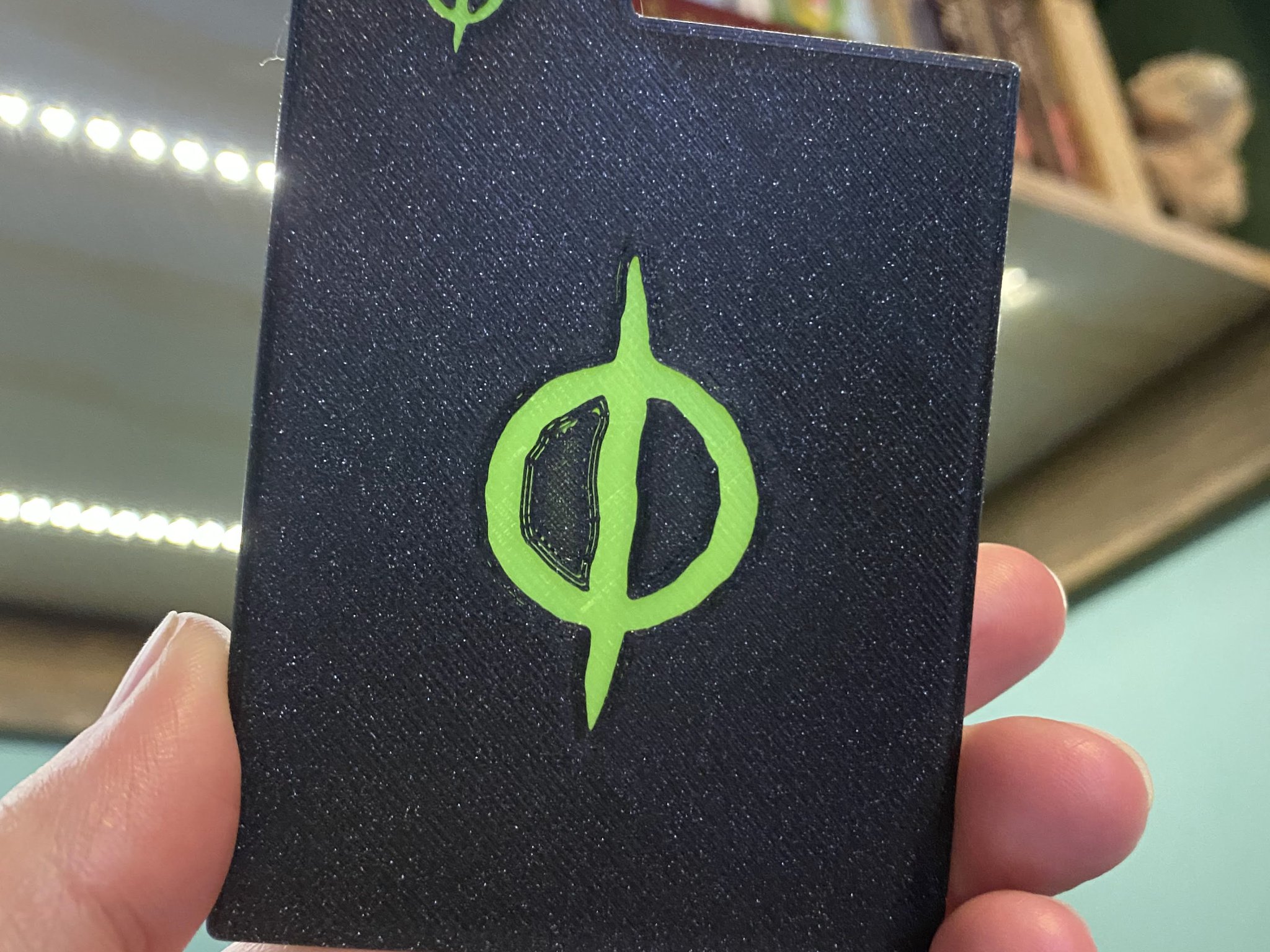 Phân chia thẻ bài MTG với biểu tượng mana Phyrexian