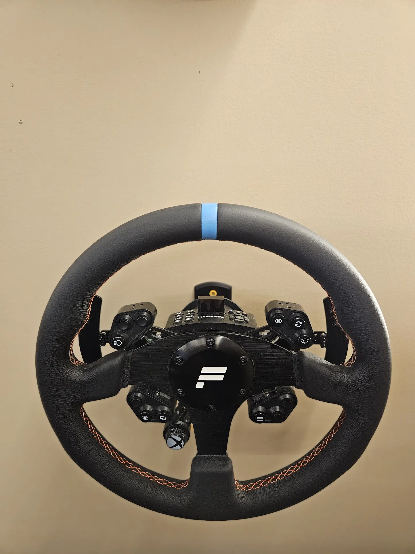 Giá đỡ tường cho Fanatec QR2