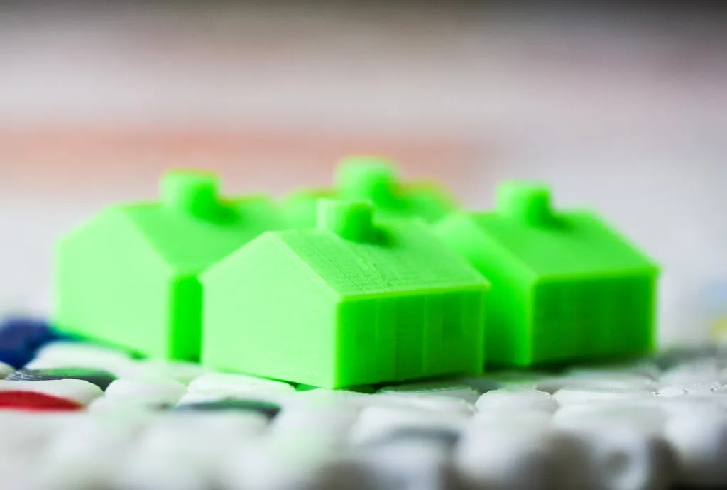 Bàn chơi Monopoly khổng lồ với FlexMesh xoay 45°