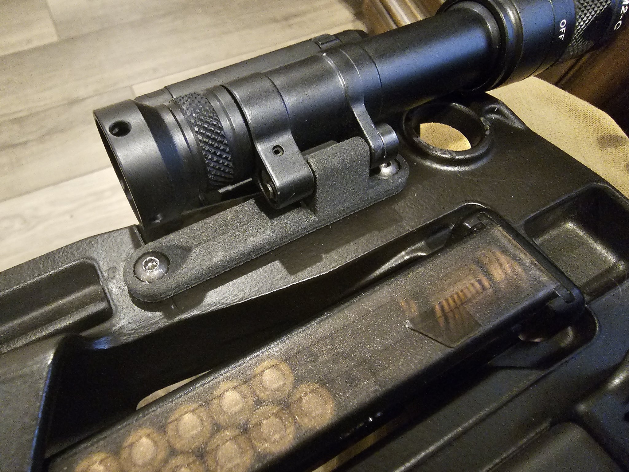 Giá đỡ đèn Surefire Pro cho P90/PS90