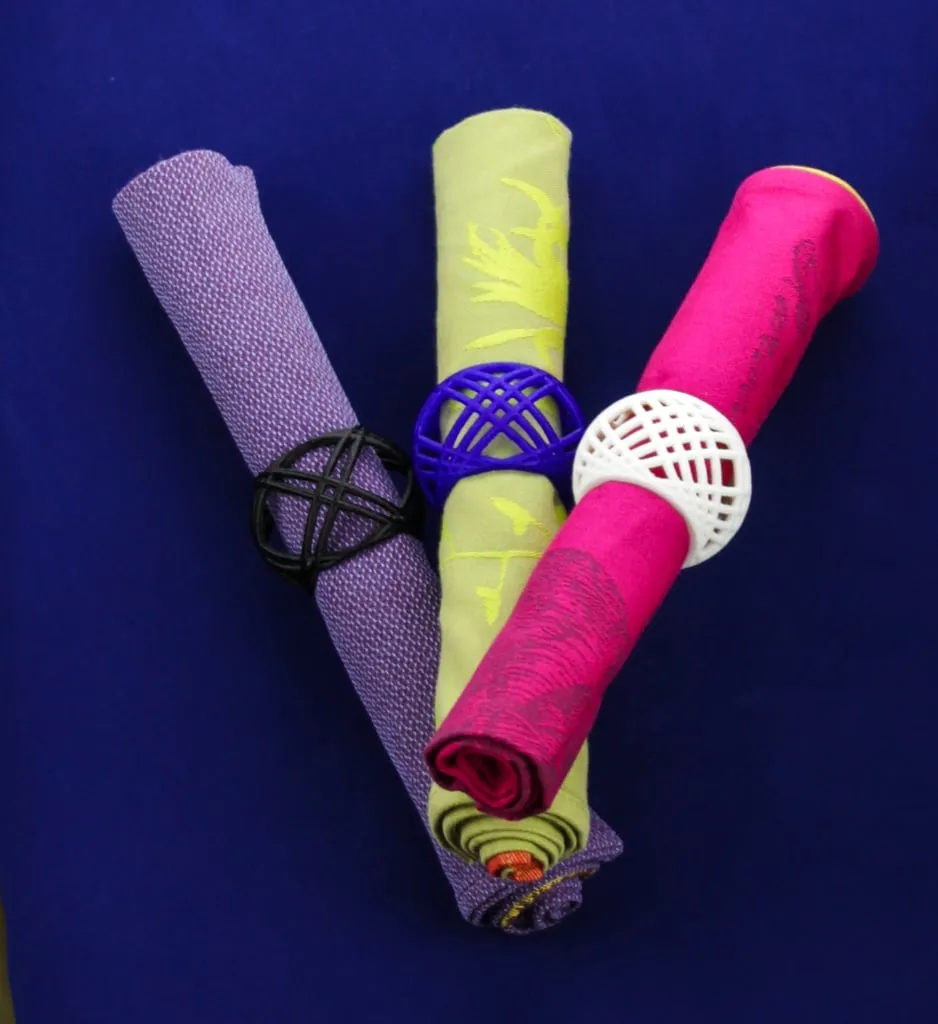 Thiết kế vòng khăn ăn đan lỏng nhẹ nhàng