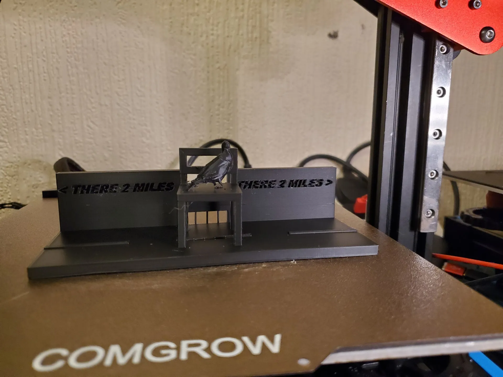 Bồ câu đang ngồi trên ghế