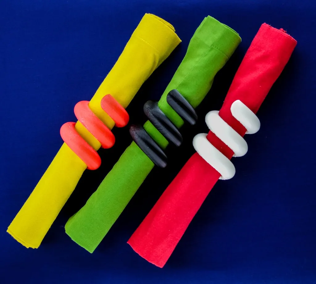 Vòng khăn ăn xoắn độc đáo cho bàn tiệc