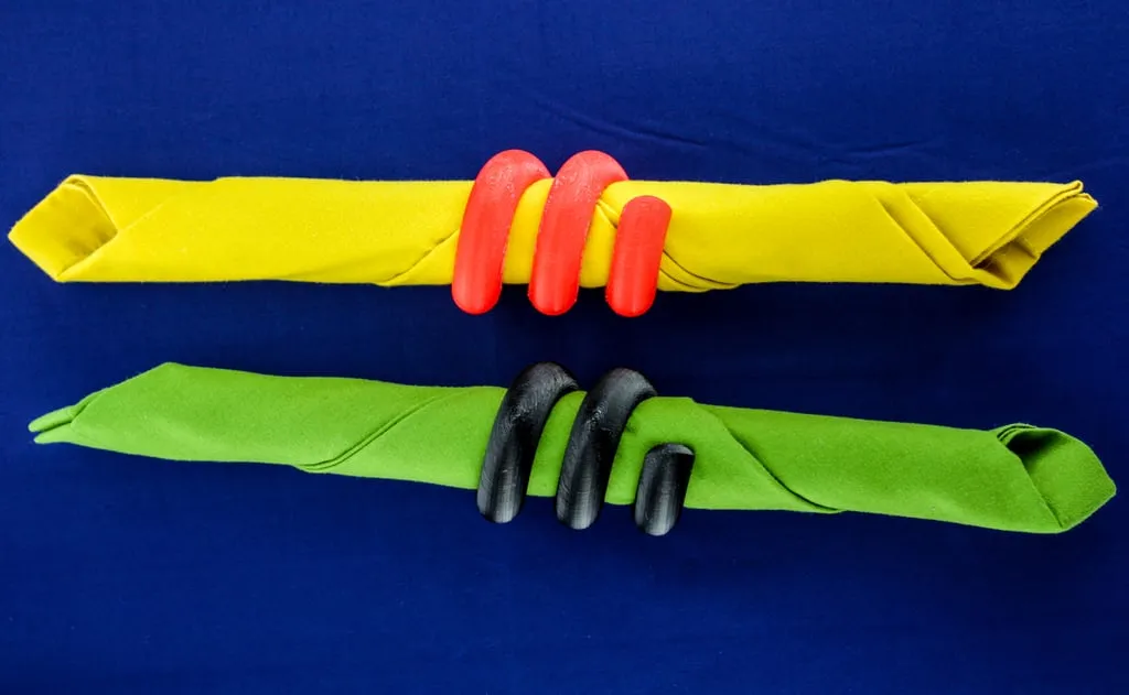 Vòng khăn ăn xoắn độc đáo cho bàn tiệc