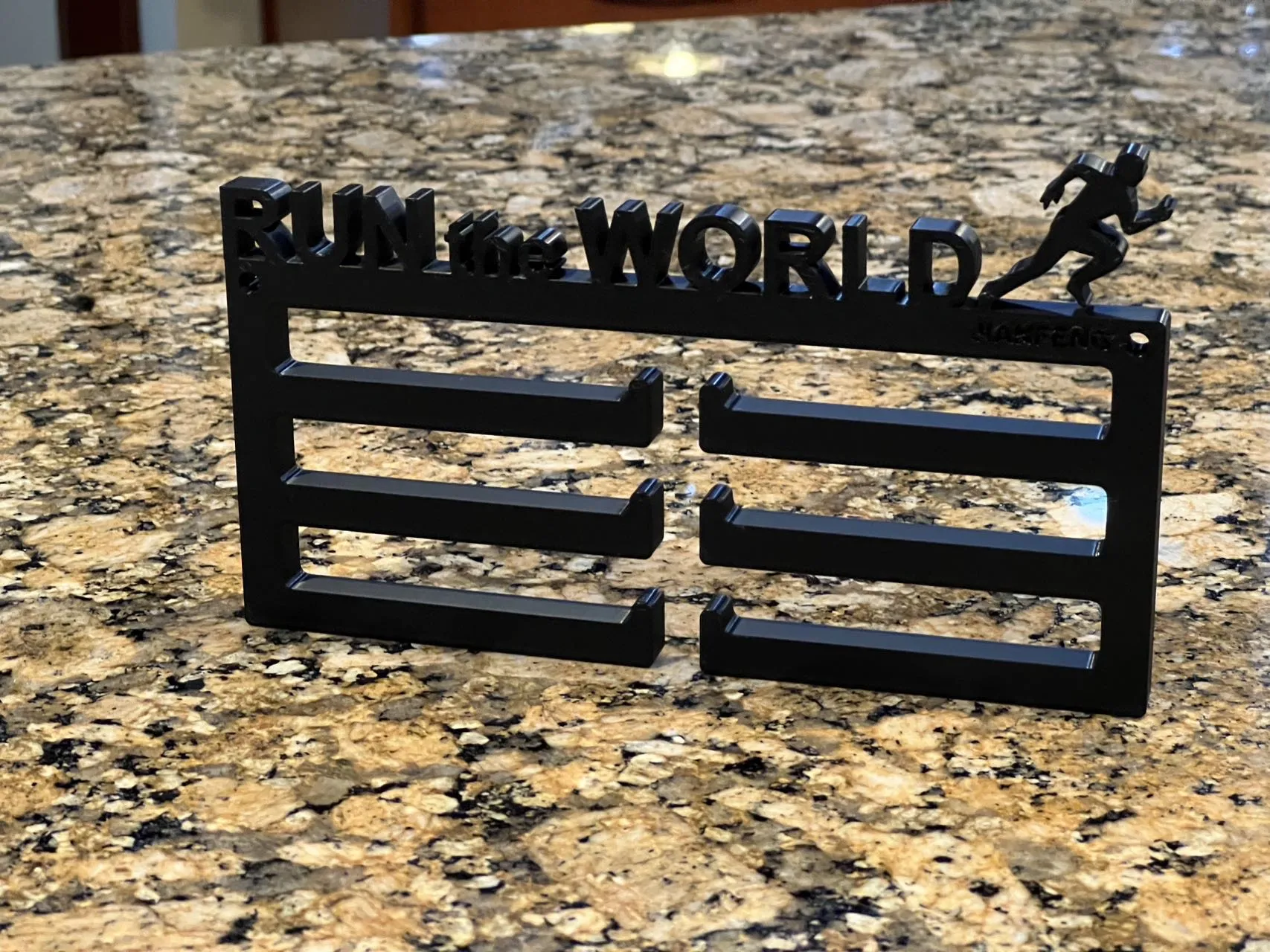 Giá treo huy chương cho người chạy marathon