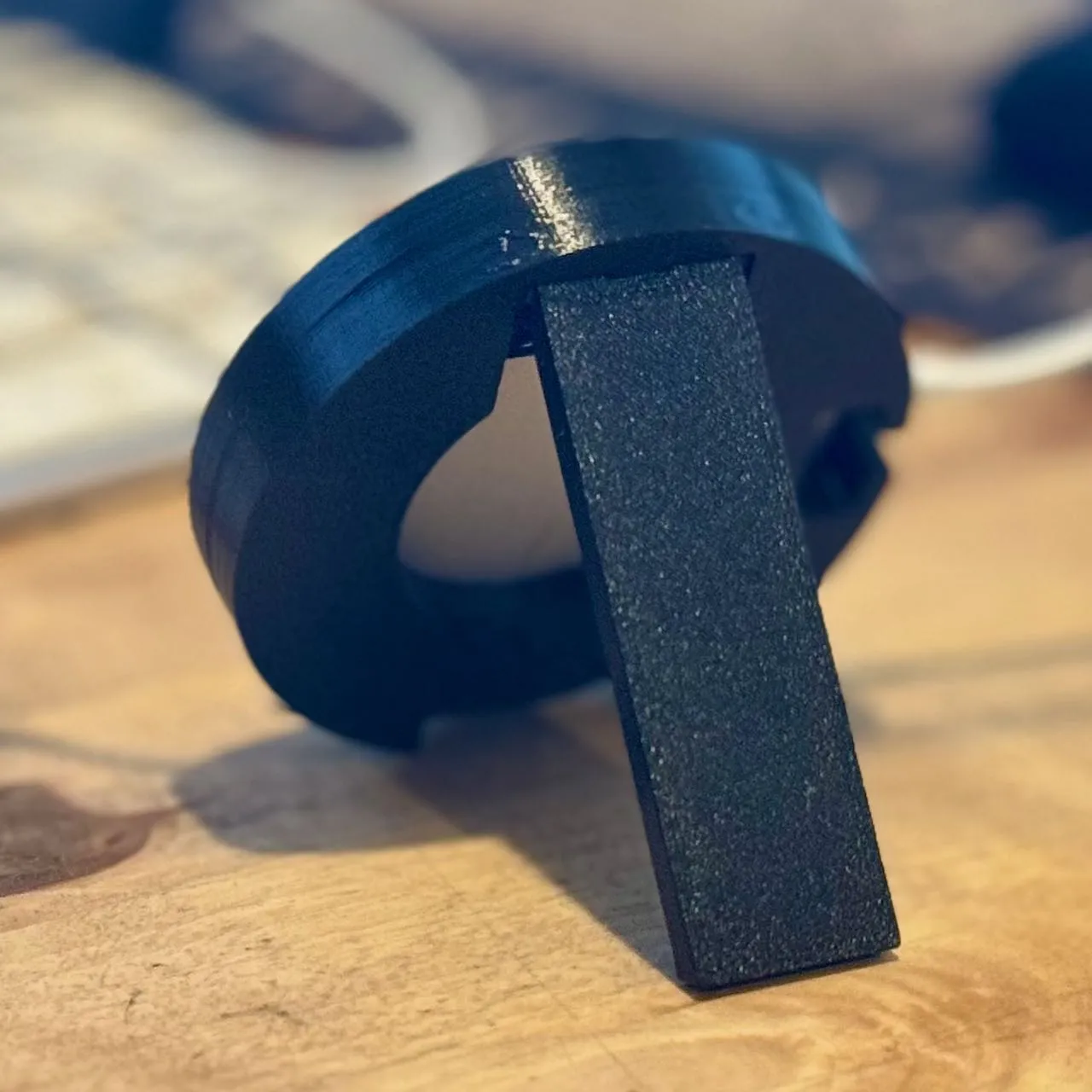 Giá đỡ Magsafe gọn nhẹ cho iPhone với chân đứng