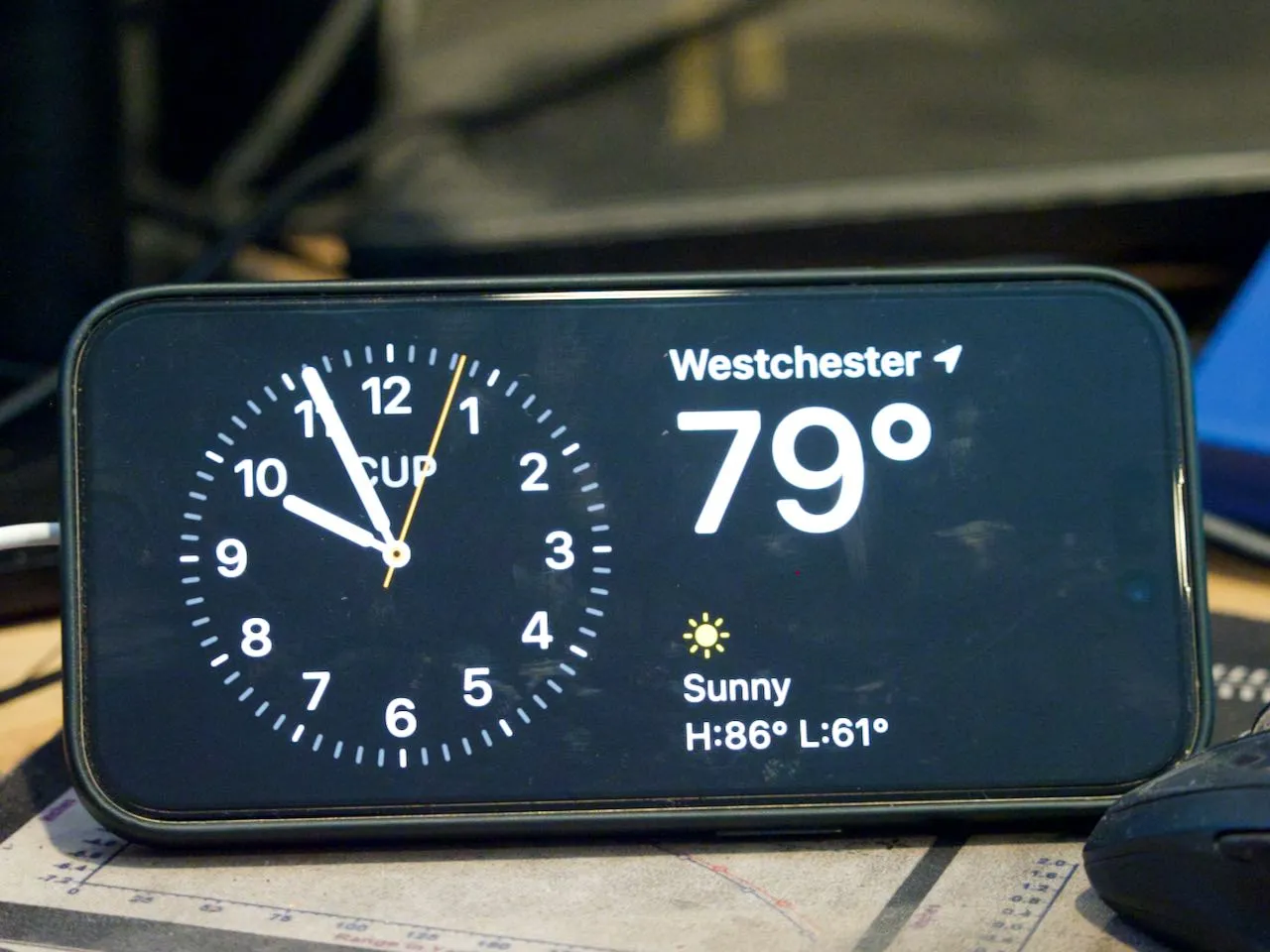 Giá đỡ Magsafe gọn nhẹ cho iPhone với chân đứng