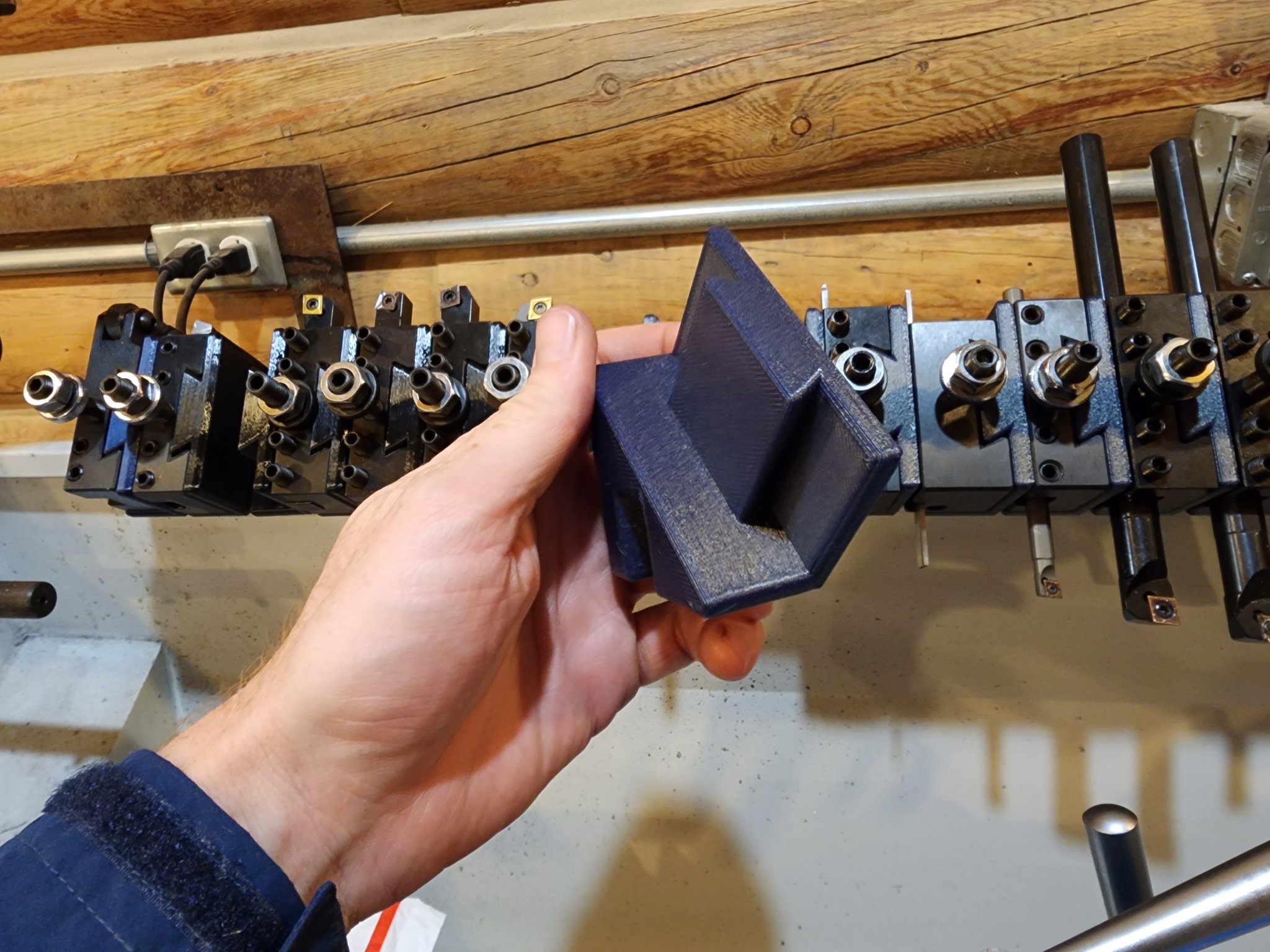 Giá đỡ dụng cụ AXA QCTP cho máy tiện