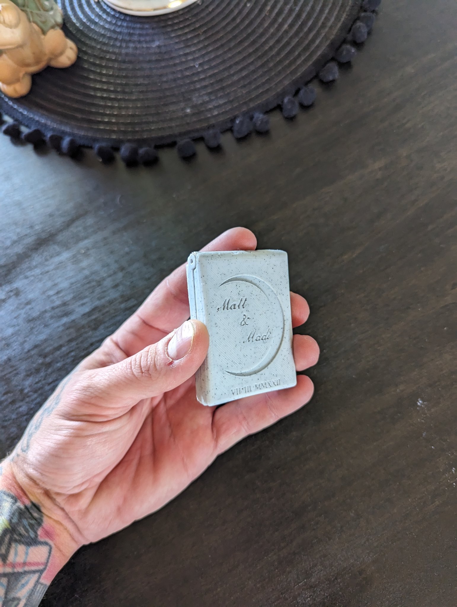 Hộp nhẫn cầu hôn dễ dàng giấu kín