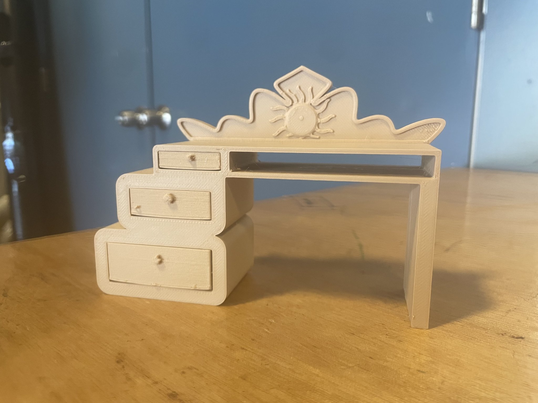 Bàn làm việc phong cách Whimsigoth huyền bí