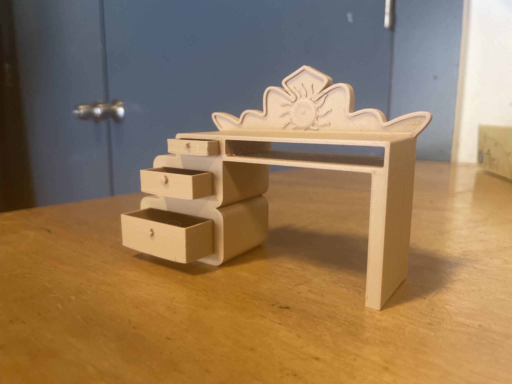 Bàn làm việc phong cách Whimsigoth huyền bí