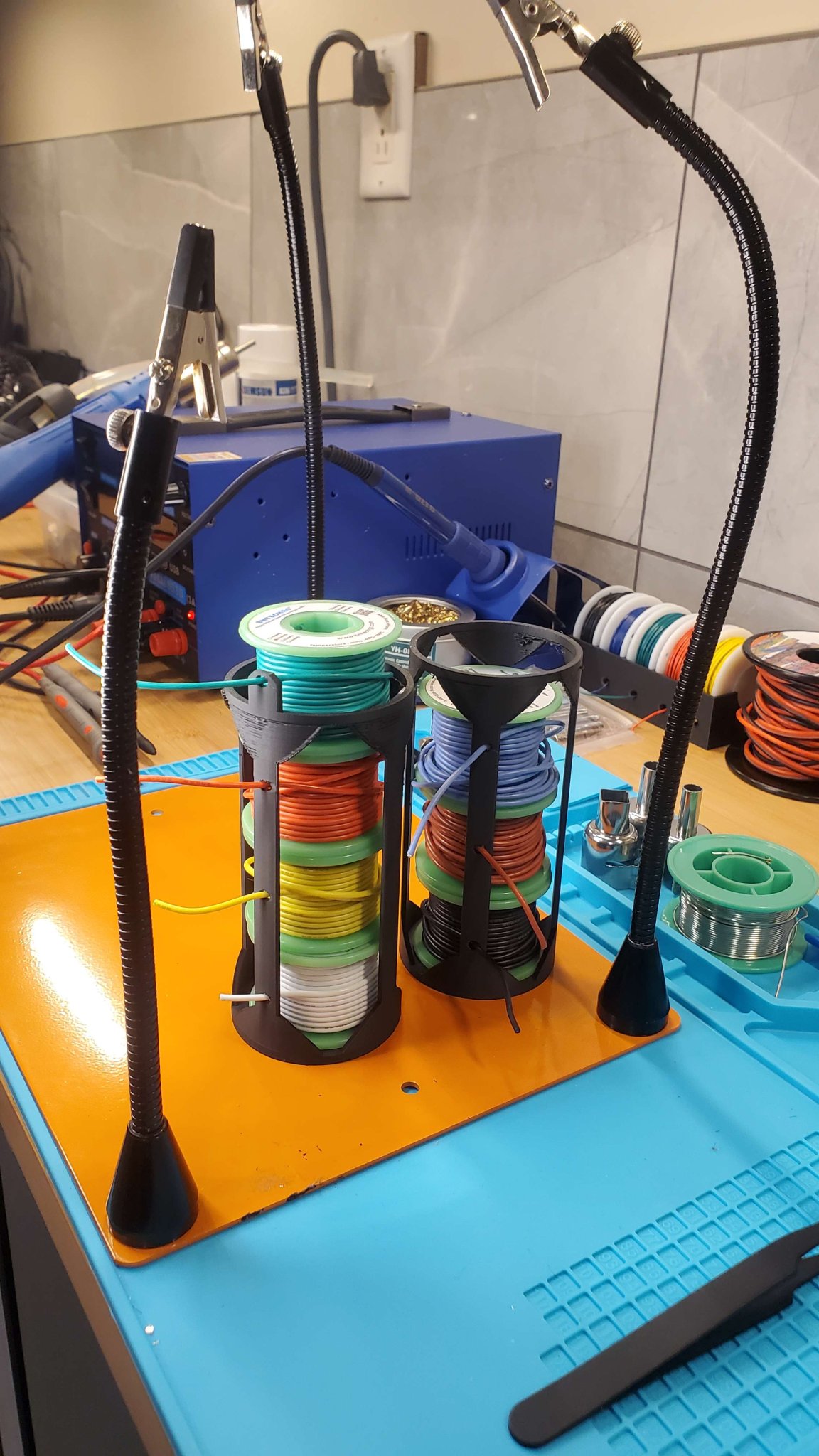 Giá đỡ cuộn dây xếp chồng 4 cuộn hoặc 8 cuộn mỏng