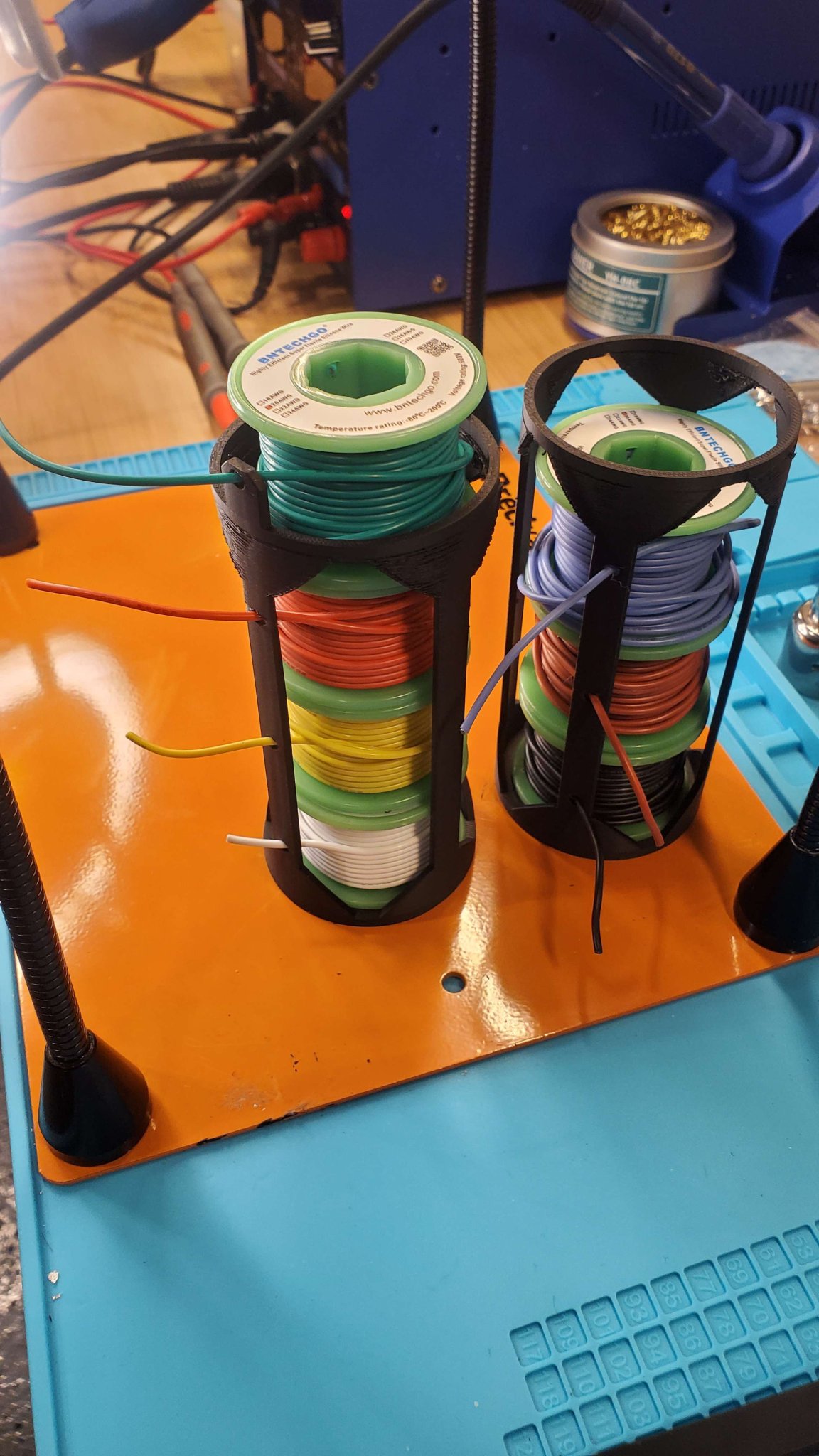 Giá đỡ cuộn dây xếp chồng 4 cuộn hoặc 8 cuộn mỏng