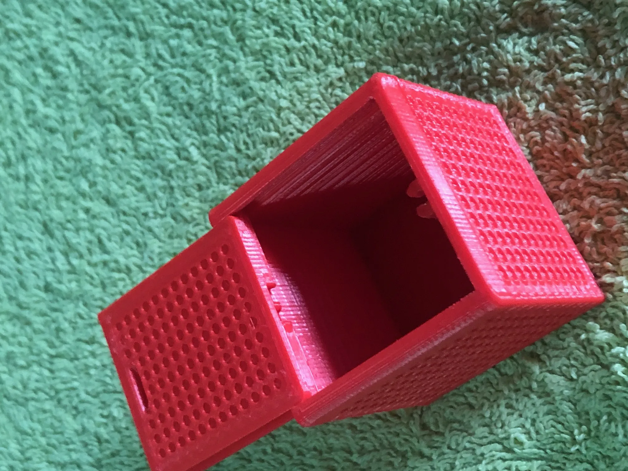 Hộp lưu trữ Cube 40 với nắp trượt và khóa click