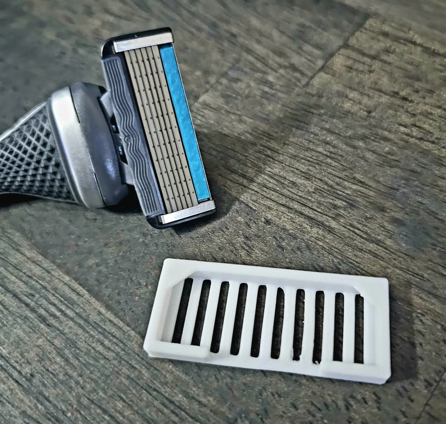 Bảo vệ dao cạo Dollar Shave Club khi di chuyển