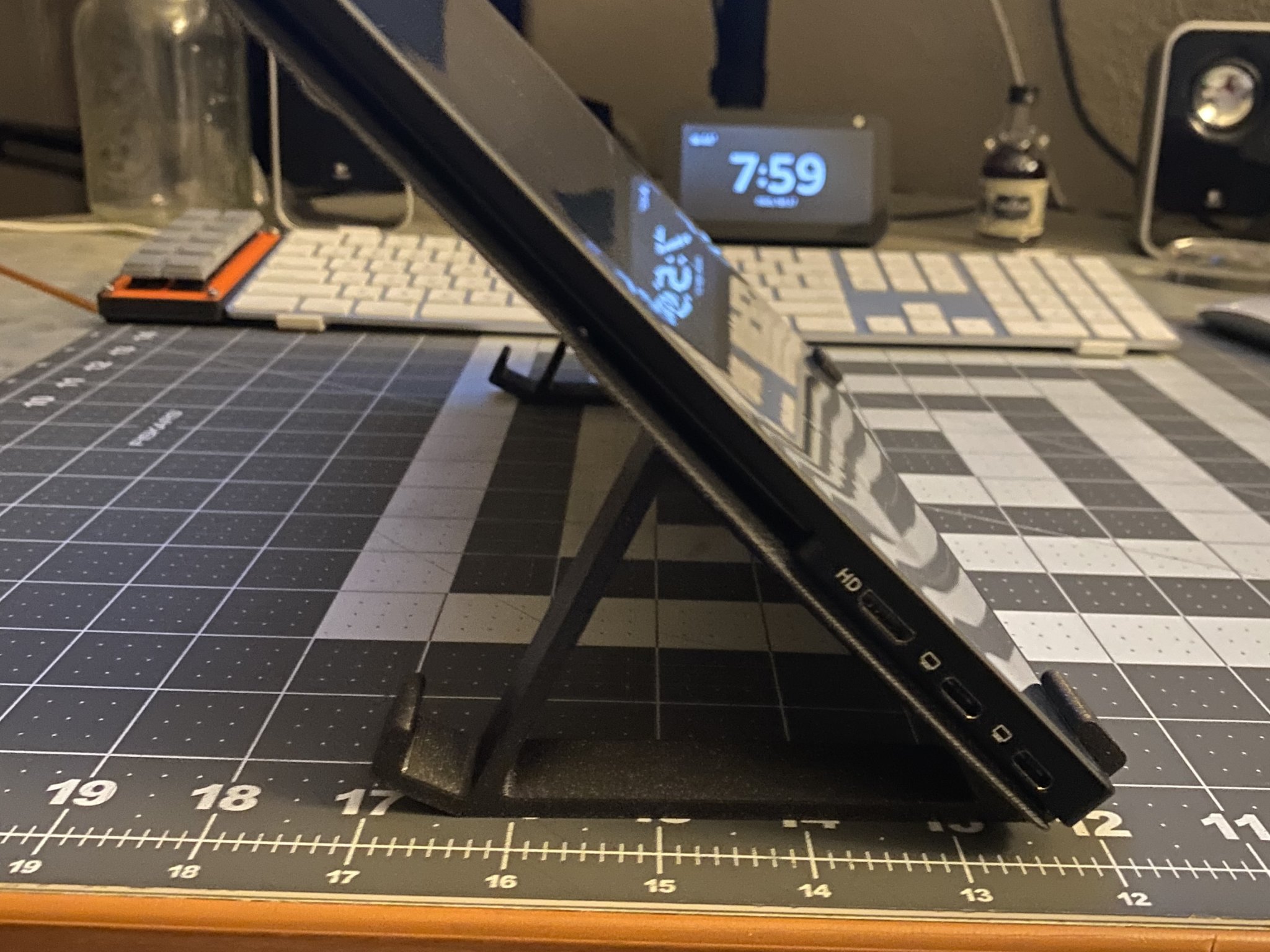 Giá đỡ màn hình di động điều chỉnh góc 45 và 60 độ