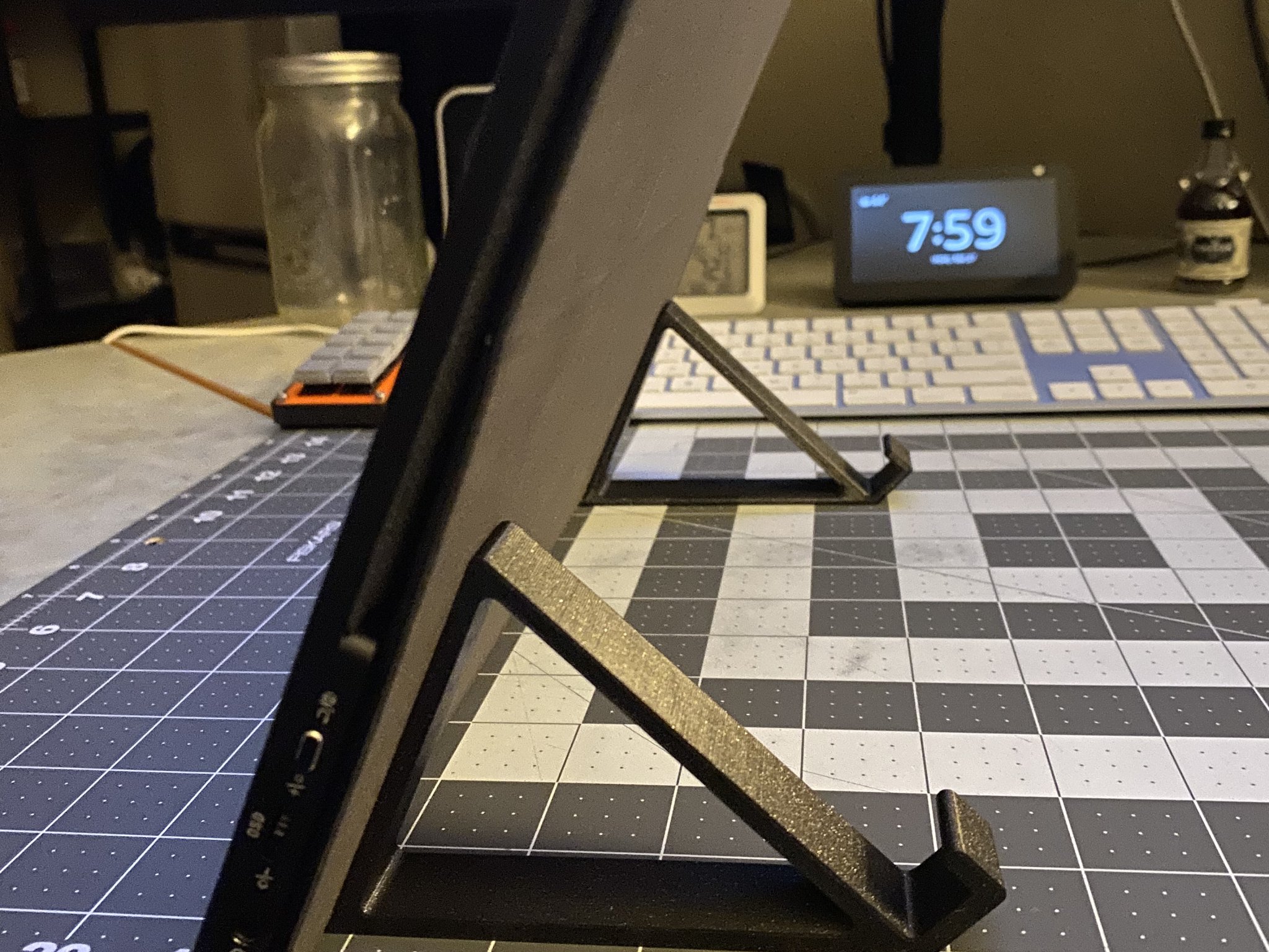 Giá đỡ màn hình di động điều chỉnh góc 45 và 60 độ