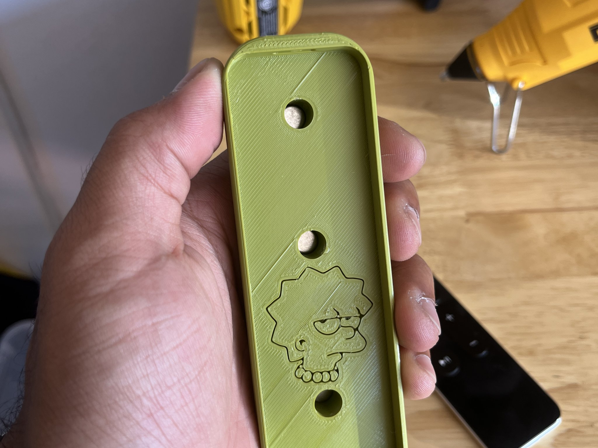 Giá đỡ điều khiển Apple TV v2 có nam châm