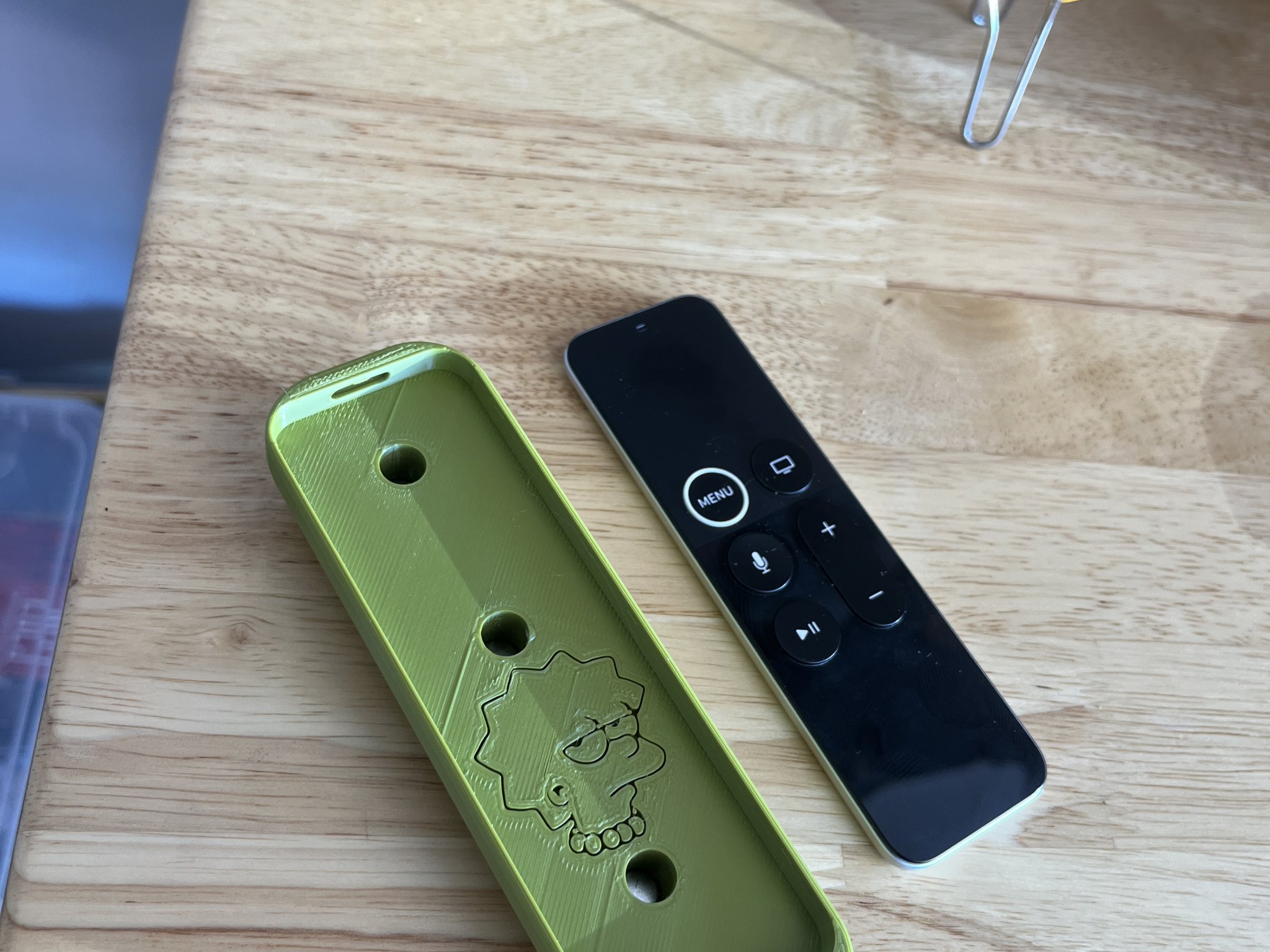 Giá đỡ điều khiển Apple TV v2 có nam châm