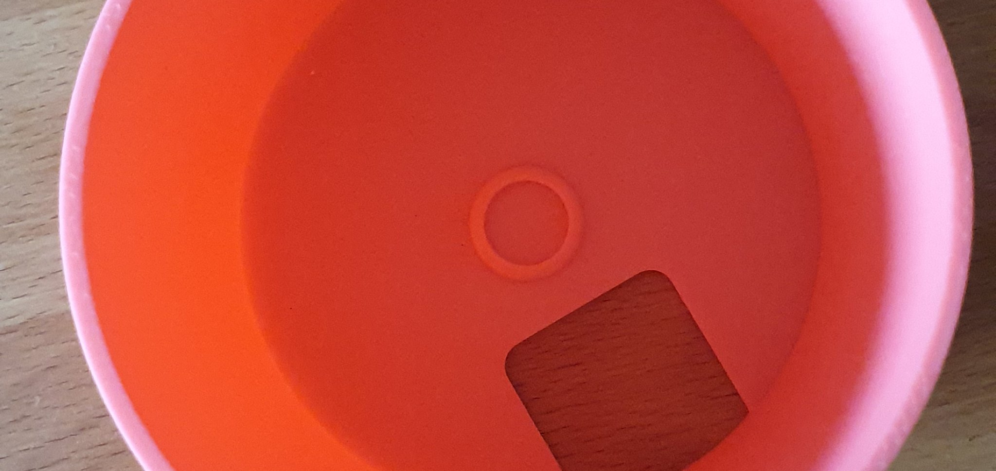 Máy phân phát đồ ăn vặt thiết kế sáng tạo và tiện lợi