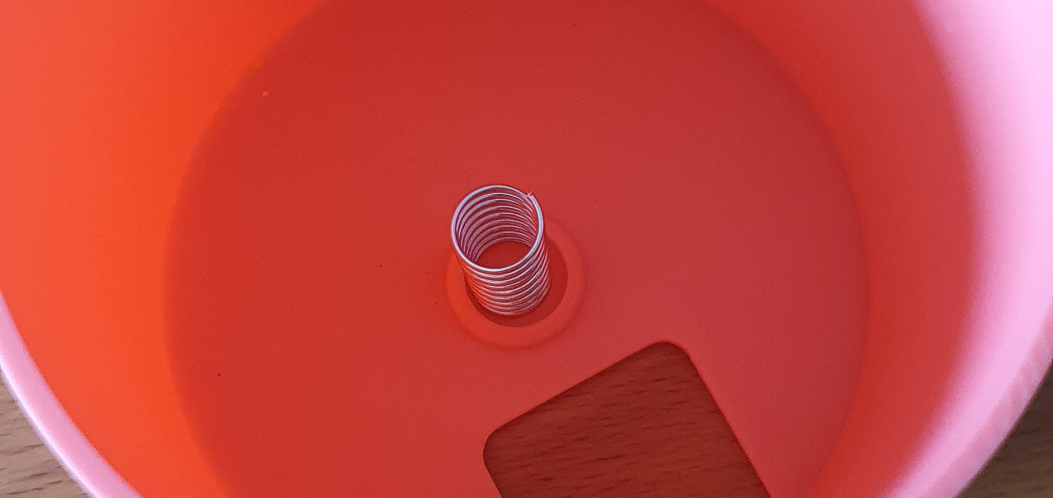 Máy phân phát đồ ăn vặt thiết kế sáng tạo và tiện lợi