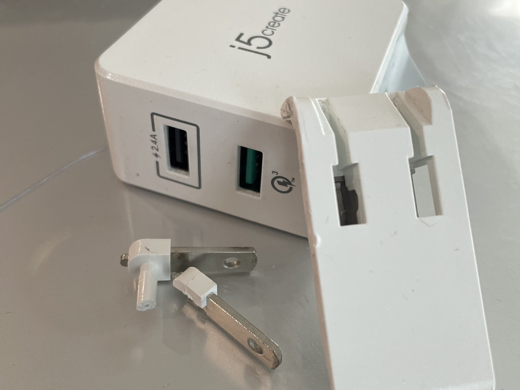 Vỏ prong thay thế cho bộ sạc tường hỏng