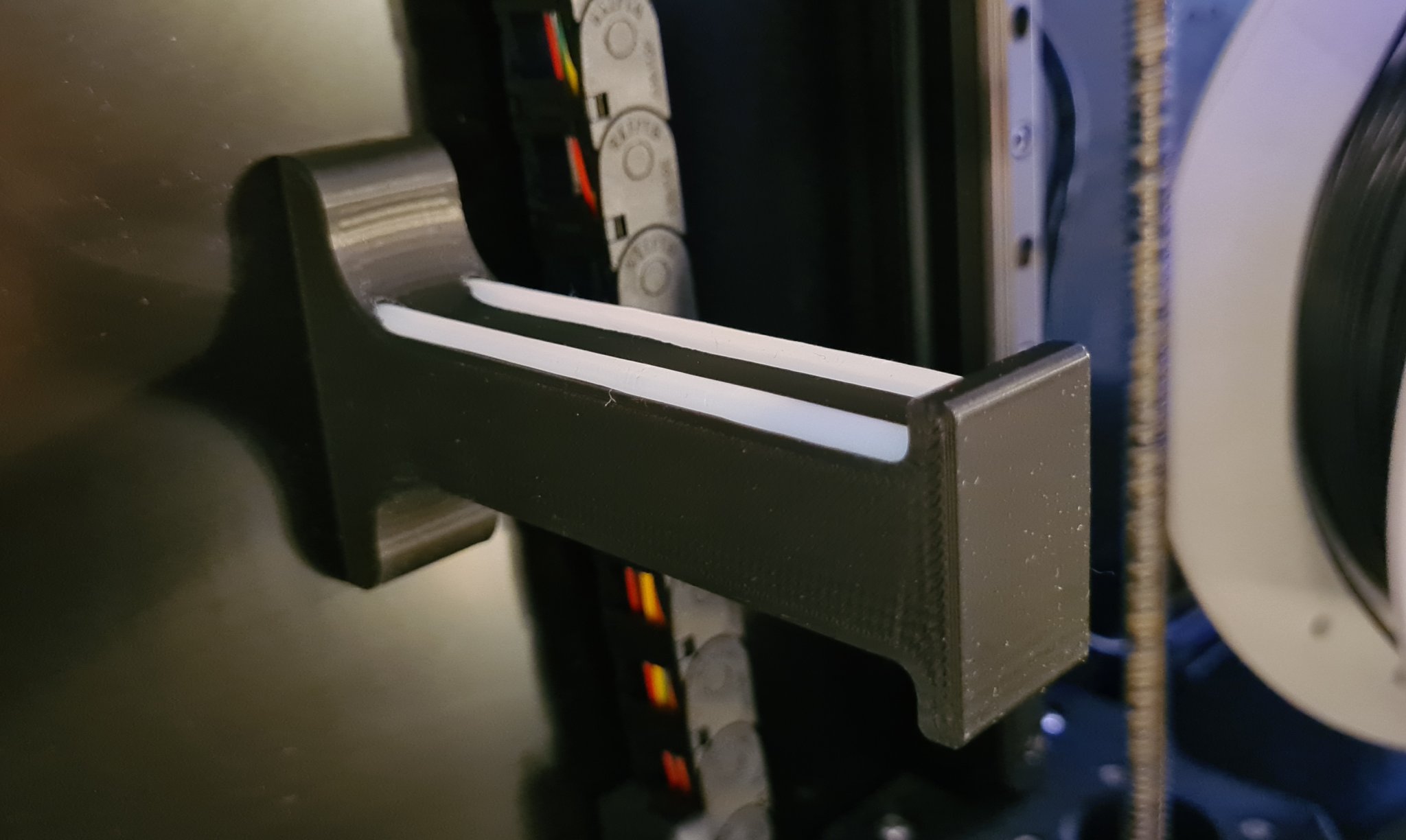 Giá đỡ cuộn filament cho Voron Trident - Lắp đặt bên trong