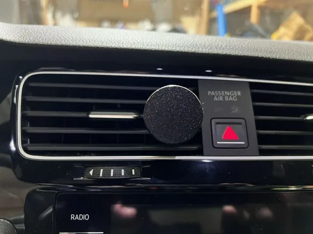 Giá đỡ hương liệu gắn cửa gió ô tô