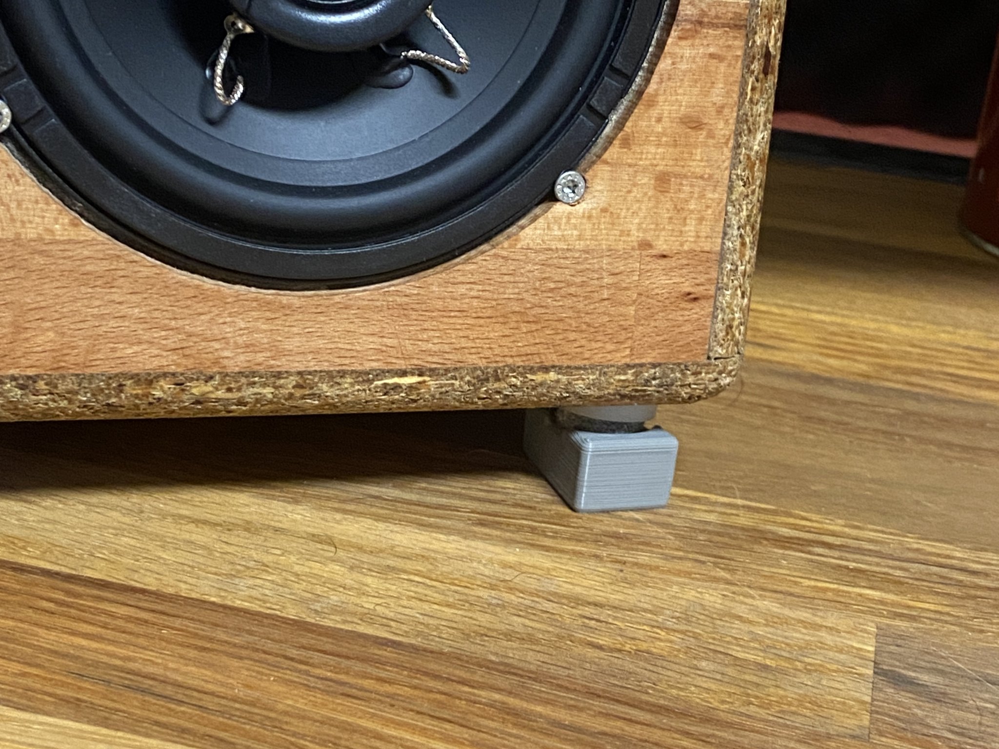 Chân đế nghiêng cho loa nhỏ