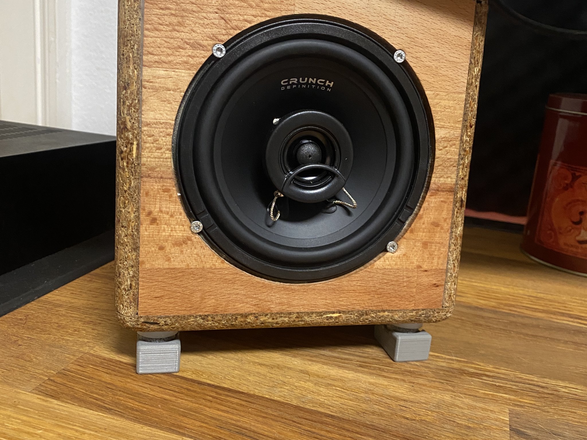 Chân đế nghiêng cho loa nhỏ