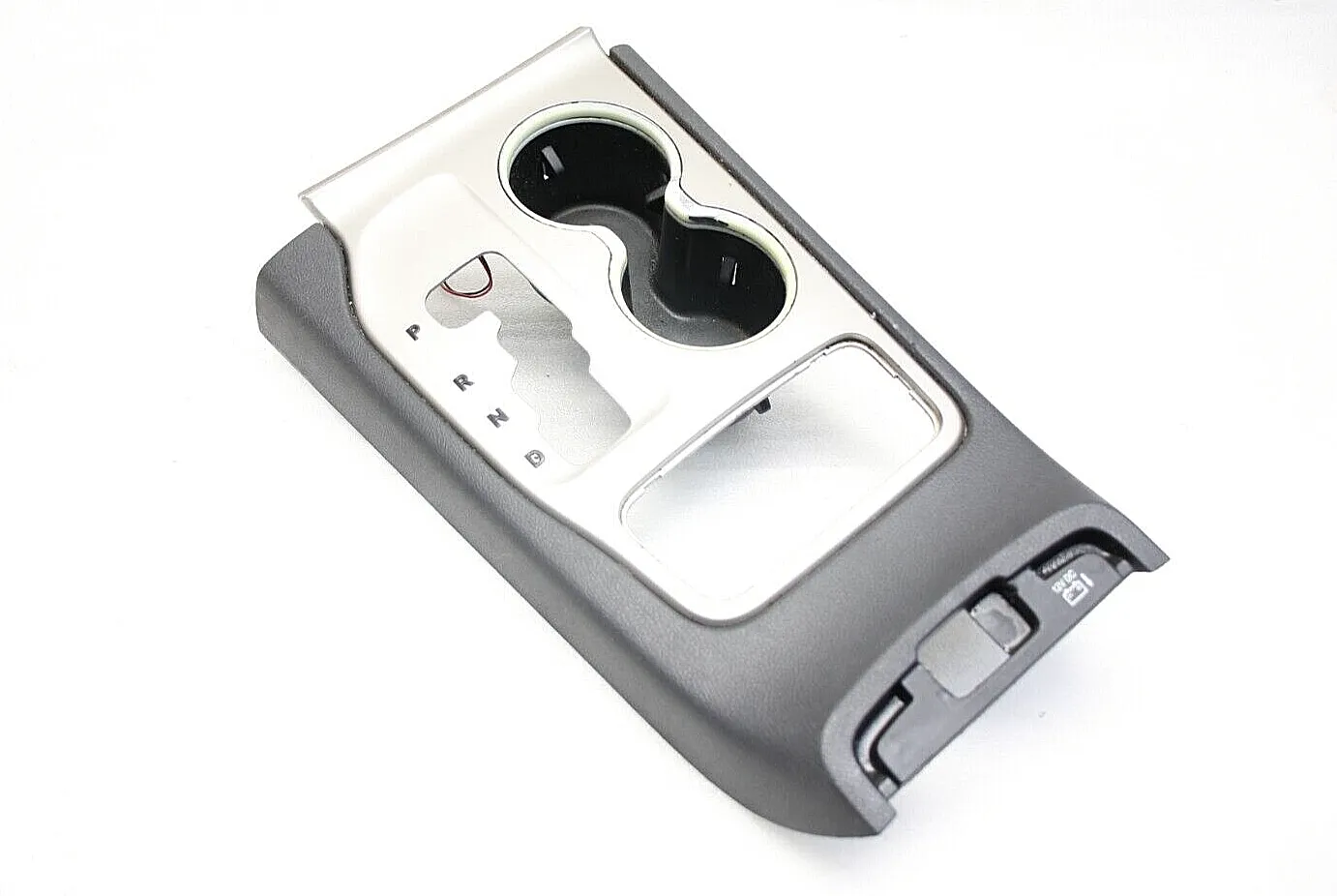 Viền chén đựng nước cho Jeep Grand Cherokee