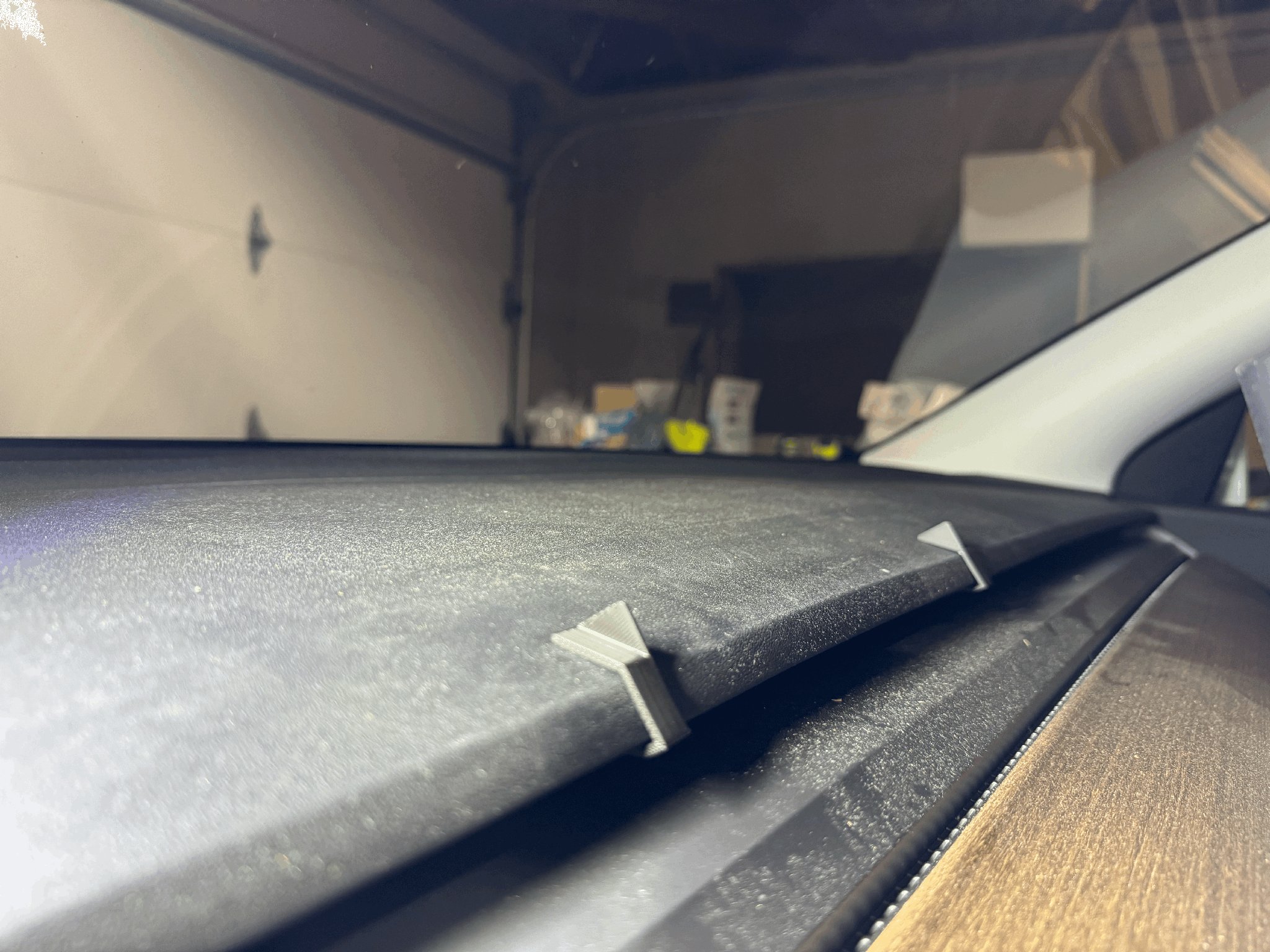 Kẹp giữ hộp giấy cho bảng điều khiển Tesla