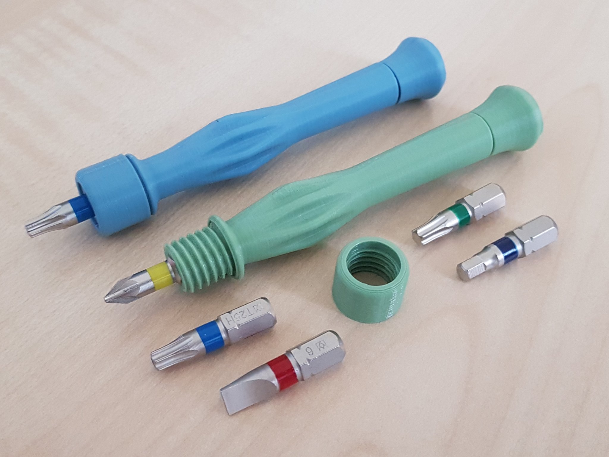 Tuốc nơ vít có khóa cơ học và bánh xe tự do in tại chỗ