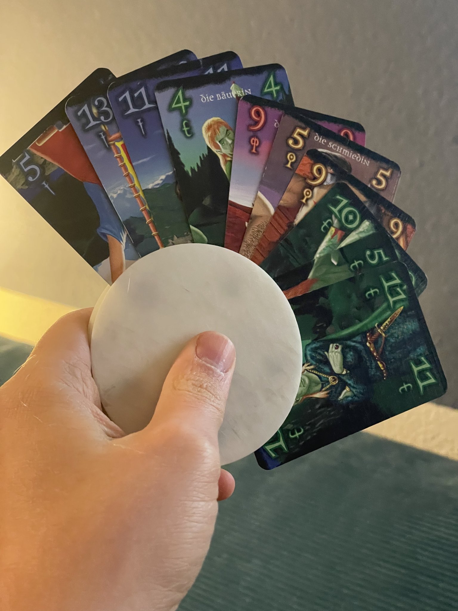 Giá đỡ bài bài chơi với khóa từ tính