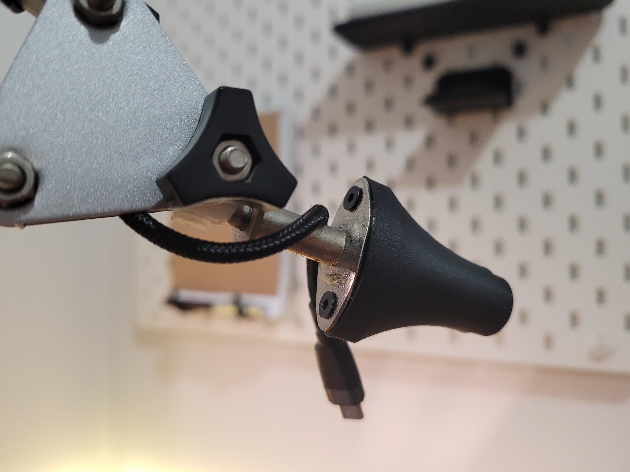 Giá đỡ đèn IKEA TERTIAL với vít 5/8-27 UNS