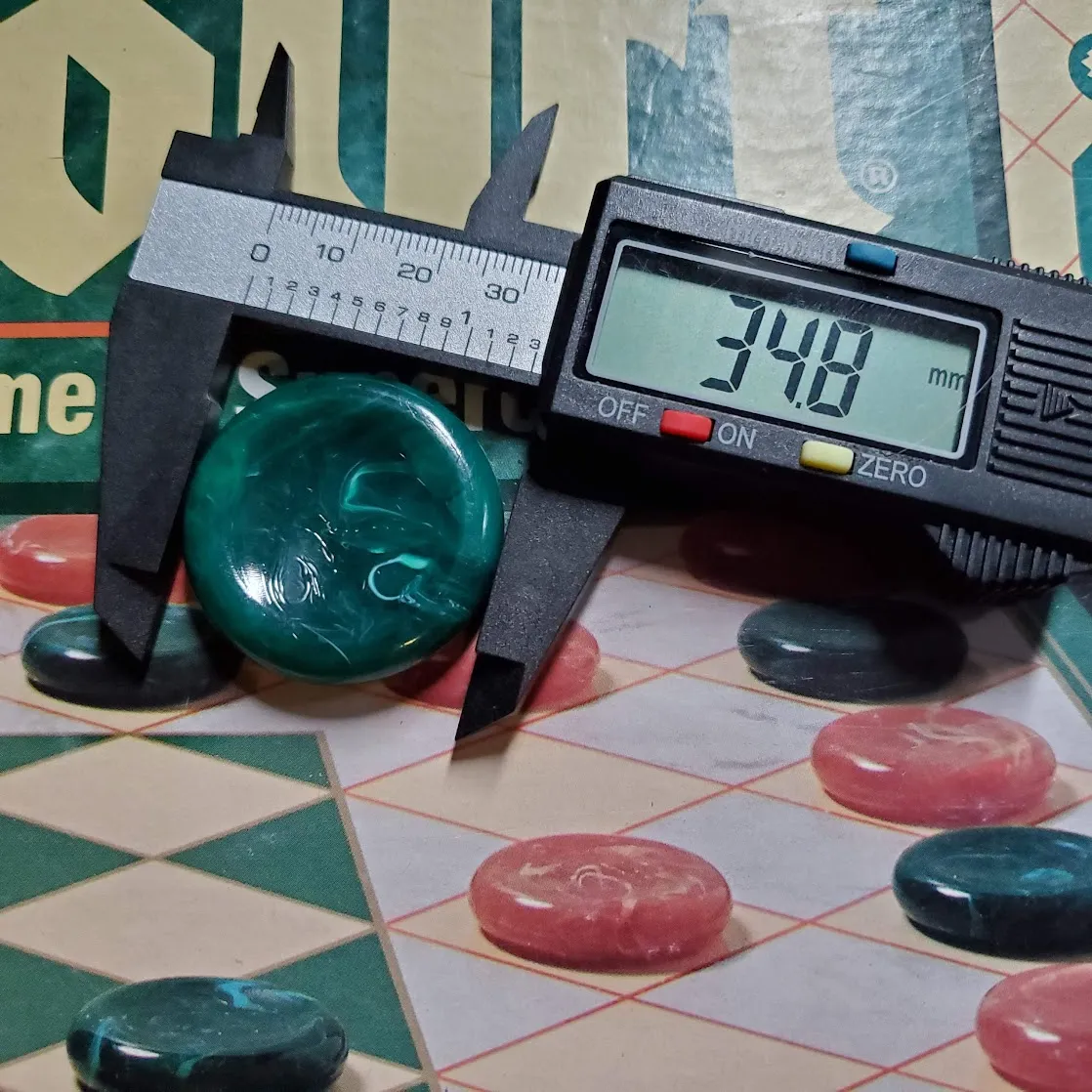 Giá đỡ quân cờ cho trò chơi King's Court