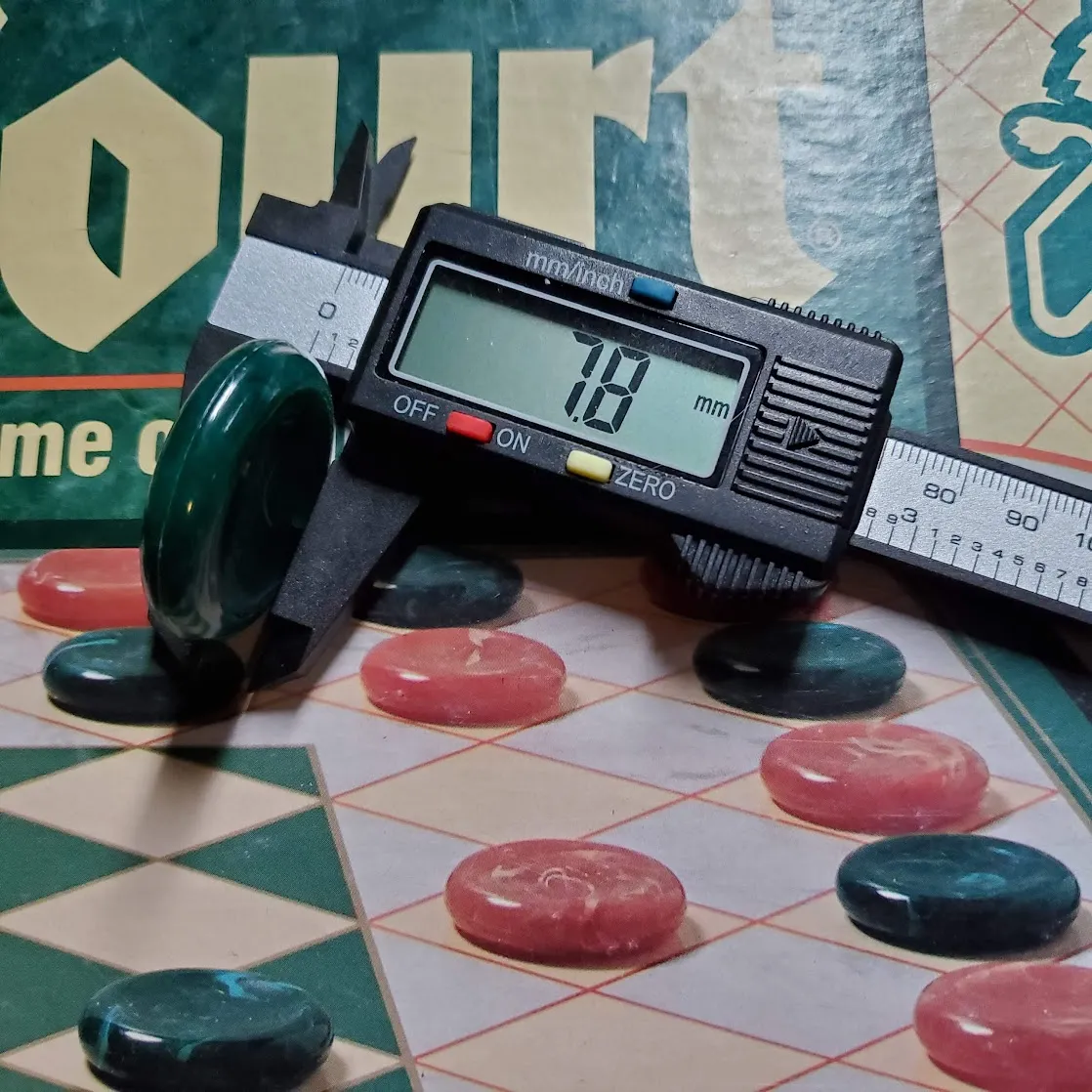 Giá đỡ quân cờ cho trò chơi King's Court