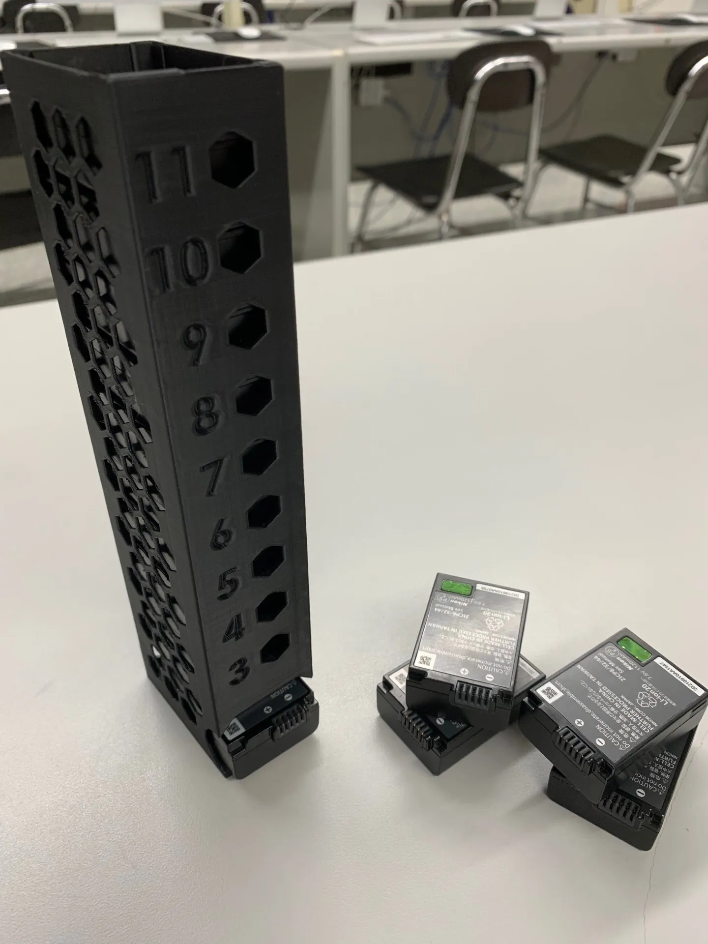 Tháp lưu trữ pin Nikon EN-EL25 cho máy ảnh lớp học