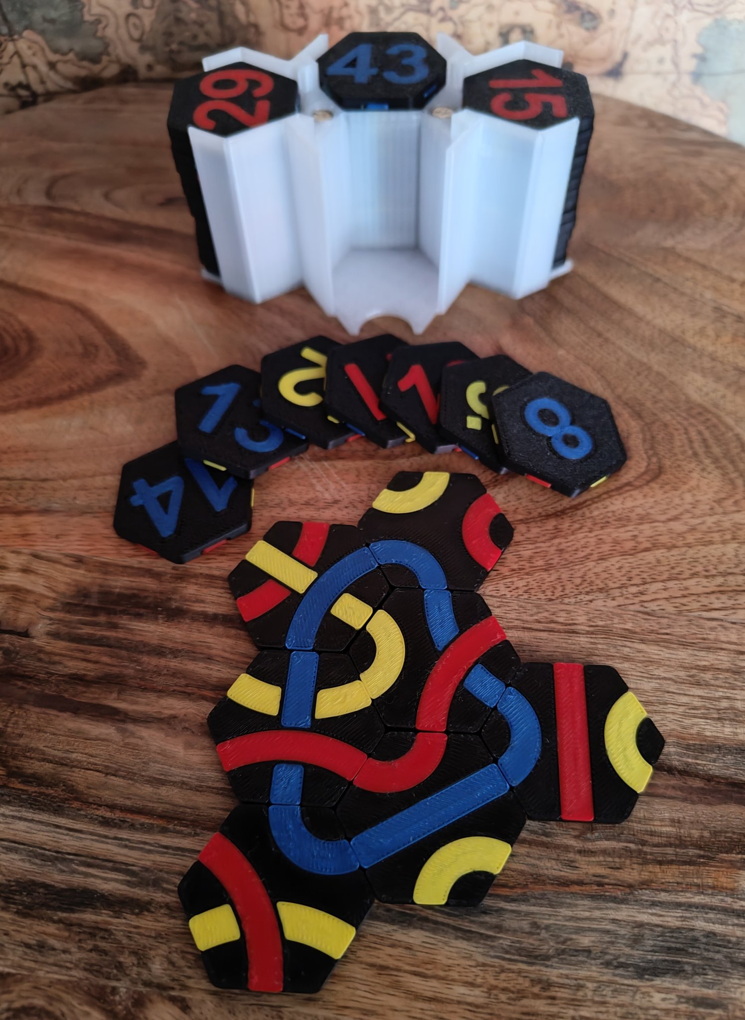 Trò chơi xếp hình Tantrix với 56 mảnh ghép