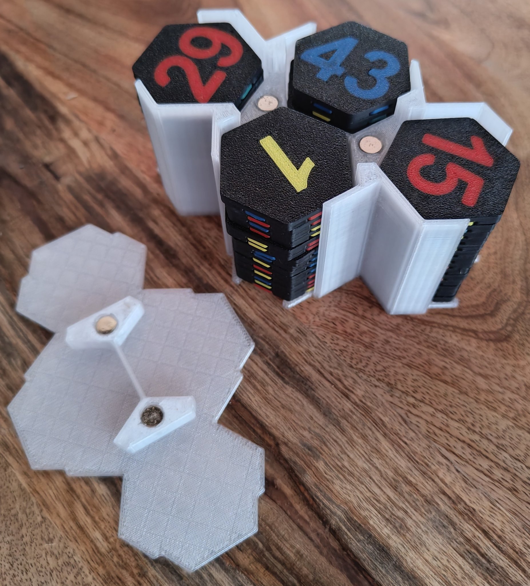 Trò chơi xếp hình Tantrix với 56 mảnh ghép