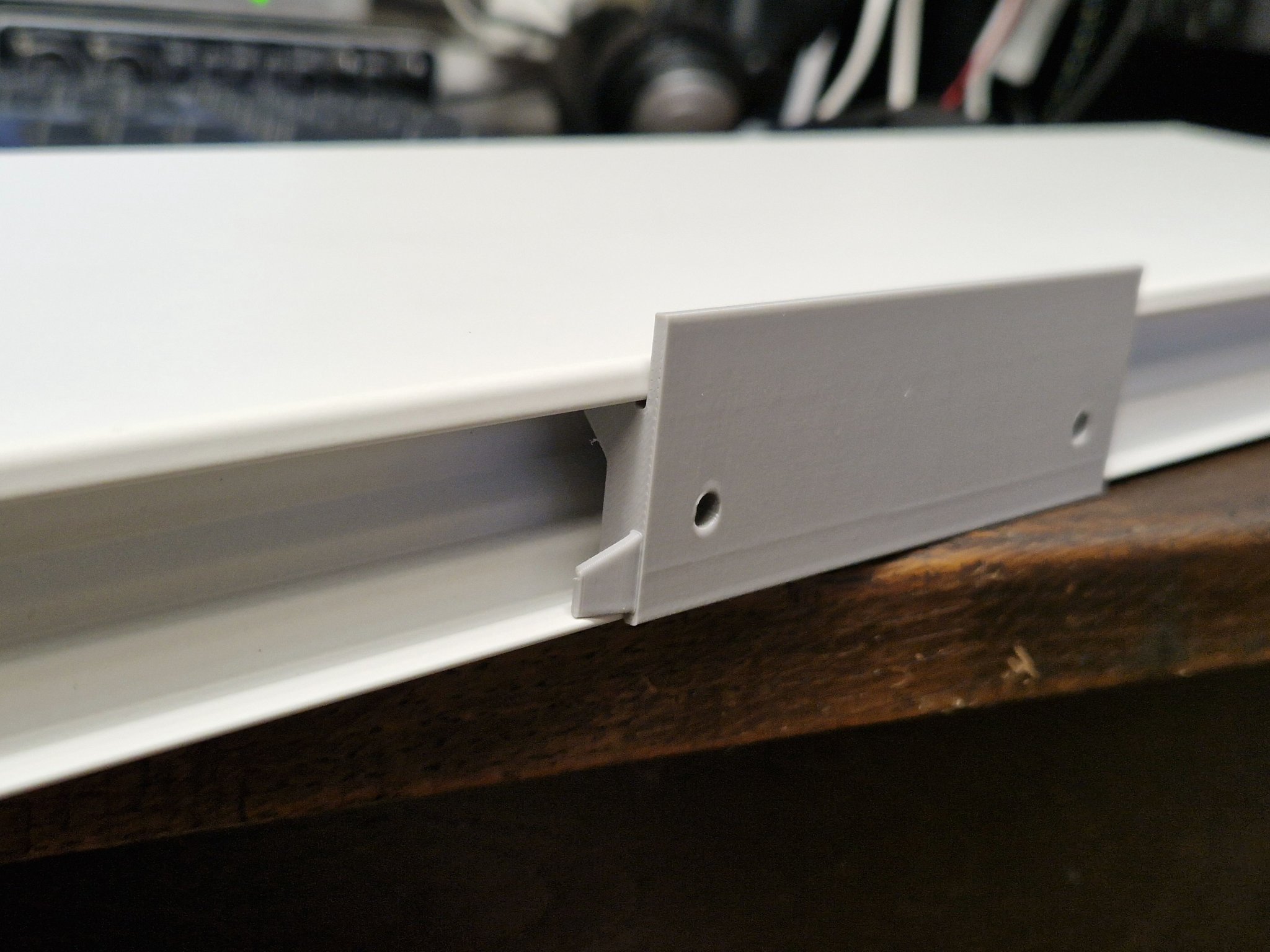 Giá treo đèn LED Ikea GODMORGON gắn trần