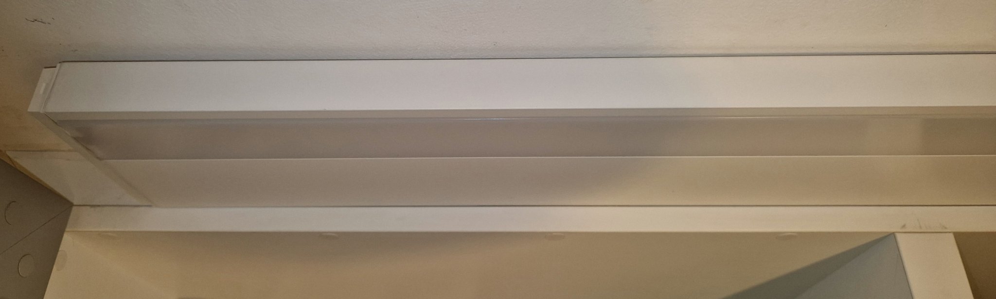 Giá treo đèn LED Ikea GODMORGON gắn trần