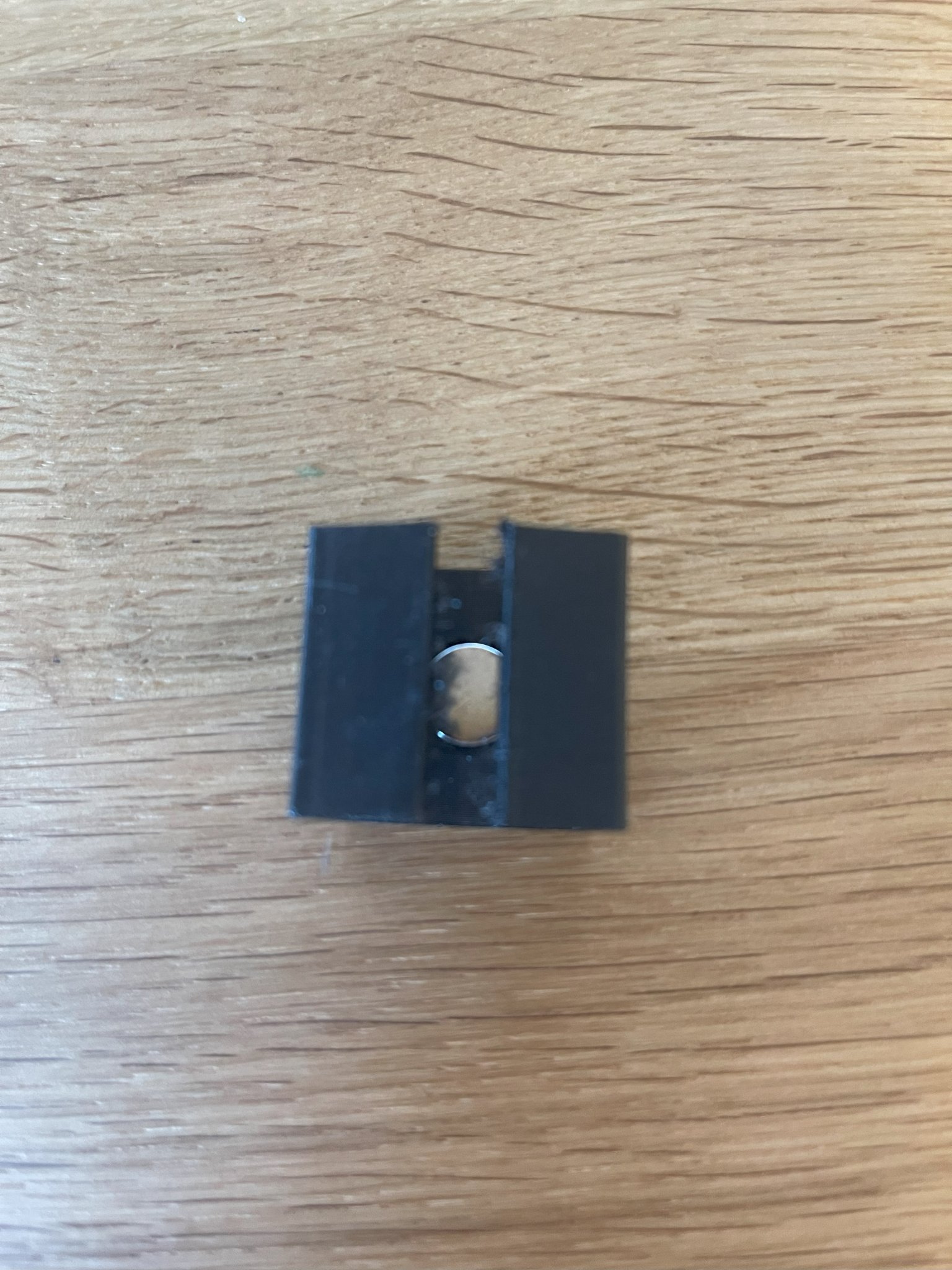 Giá đỡ tẩy từ tính cho bút chì