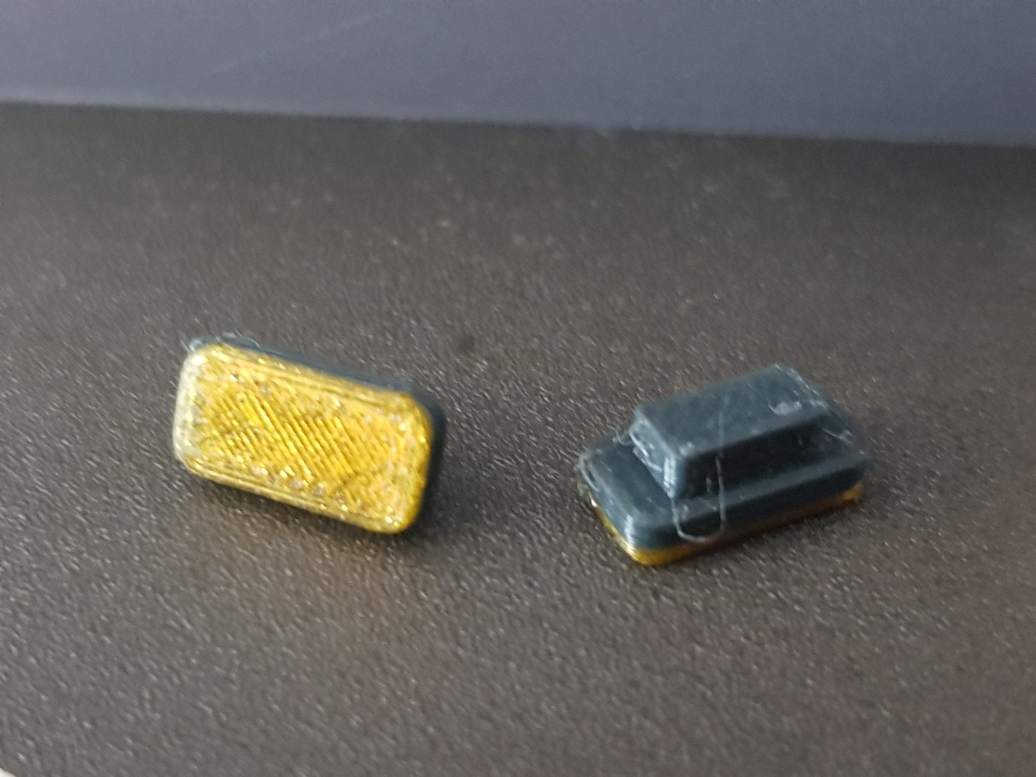 **Kính quang hai màu cho APC 1/35**