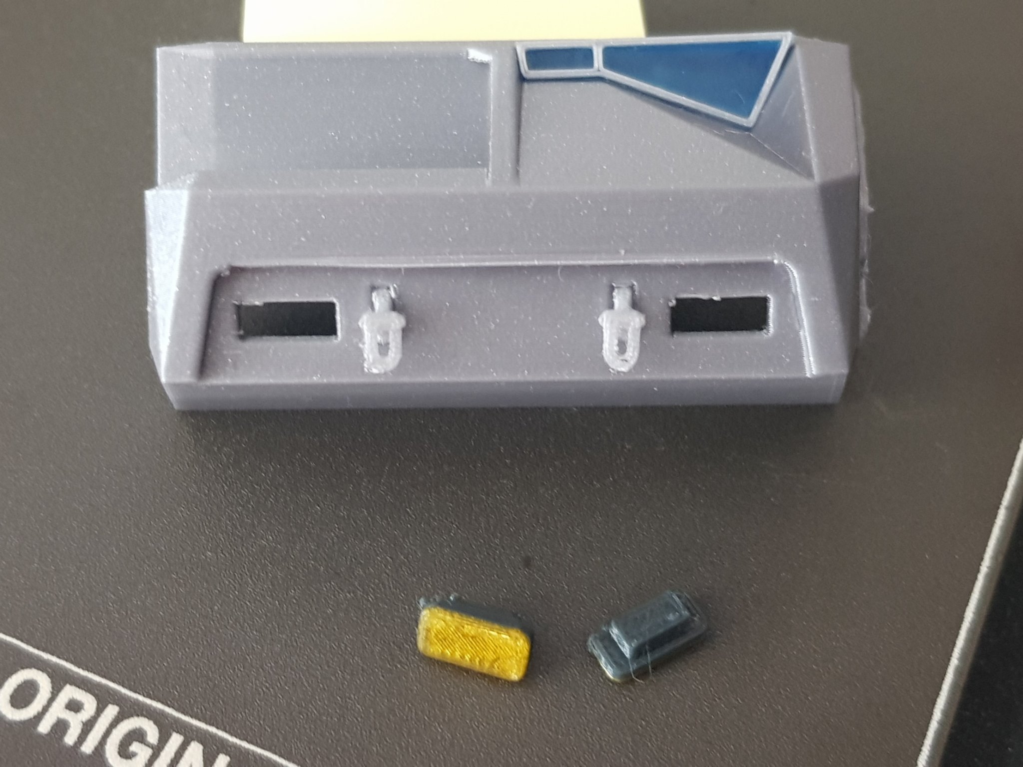 **Kính quang hai màu cho APC 1/35**