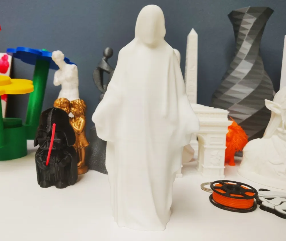 Chúa Jesus mượt mà và phong cách low poly