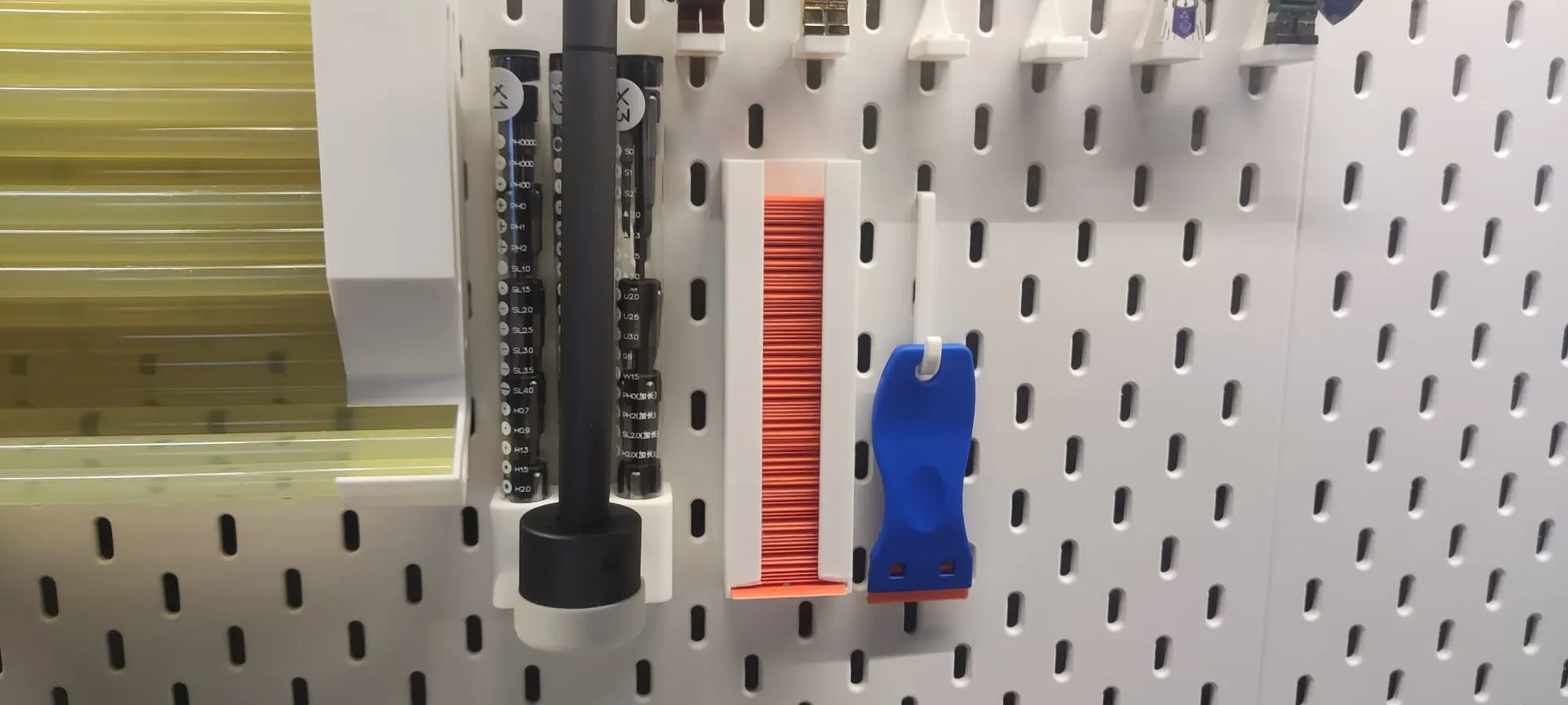 Máy phân phát lưỡi dao nhựa cho bảng treo IKEA Skadis