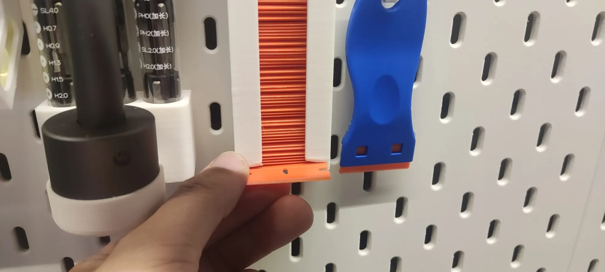 Máy phân phát lưỡi dao nhựa cho bảng treo IKEA Skadis