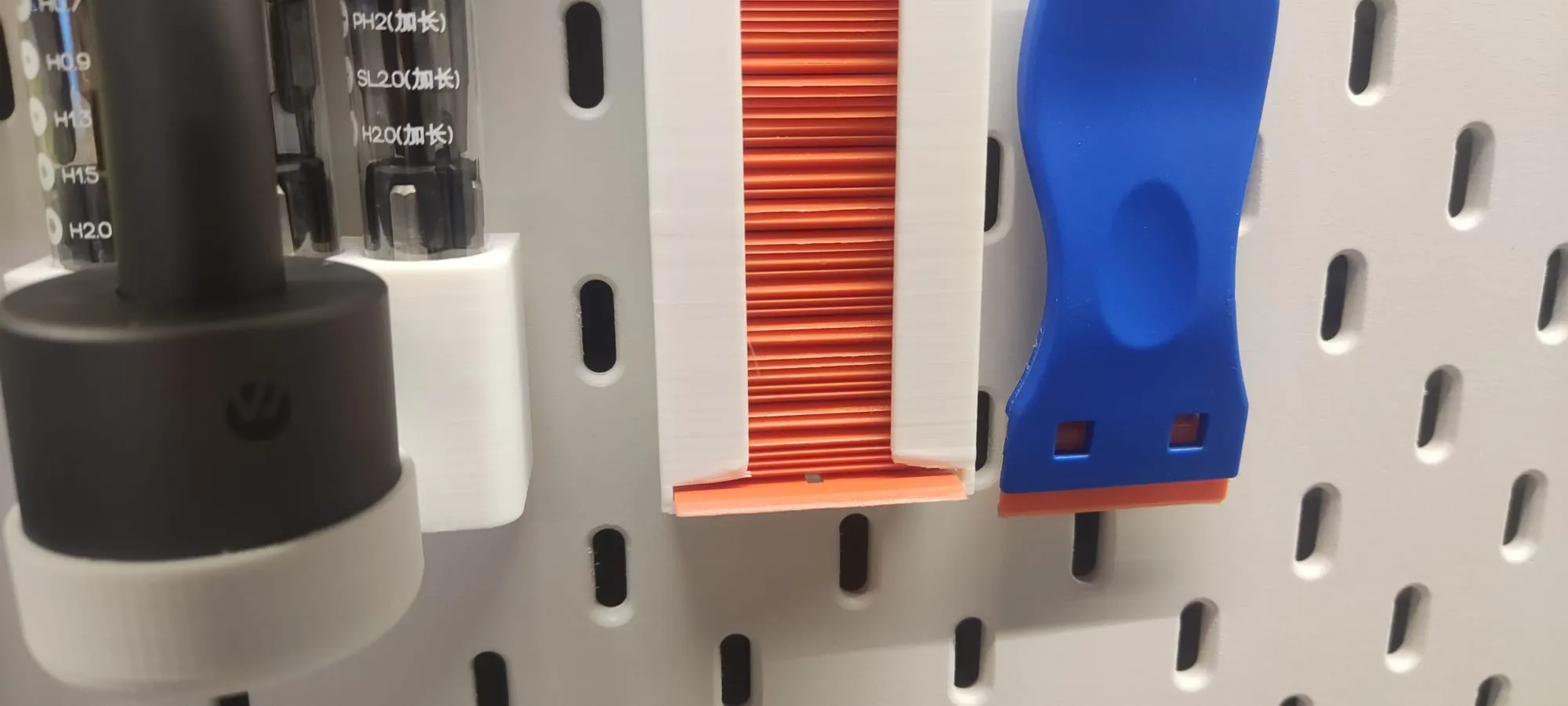 Máy phân phát lưỡi dao nhựa cho bảng treo IKEA Skadis